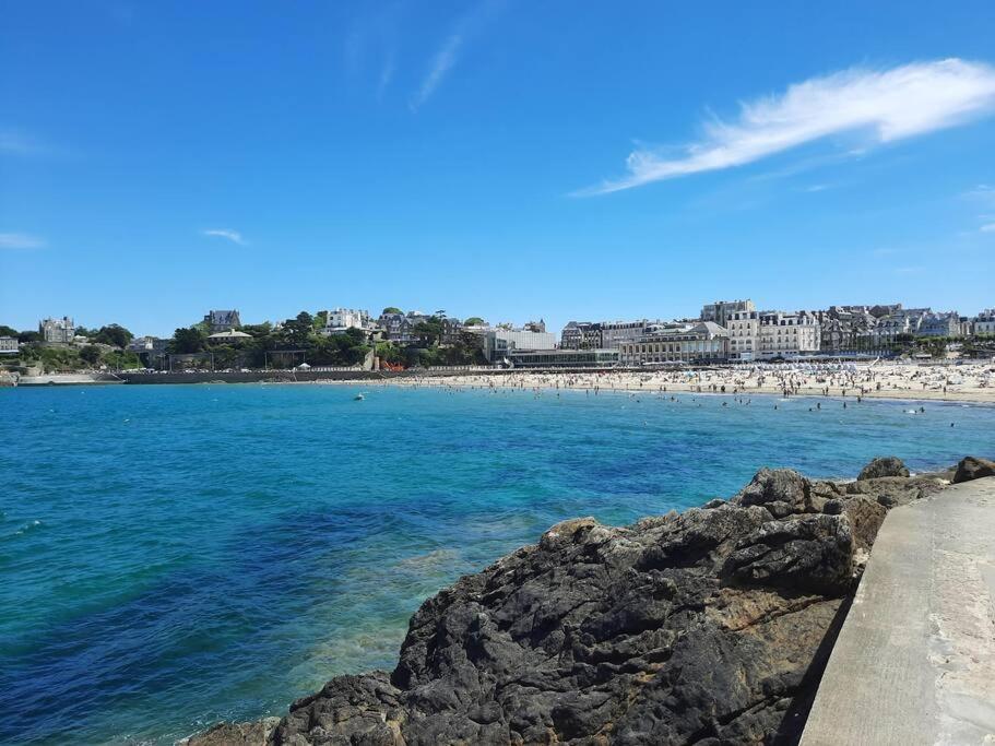 Le Jacaranda-A 2 Min De La Plage, Hyper Centre De Dinard, Vue Mer De La Fenetre Luaran gambar