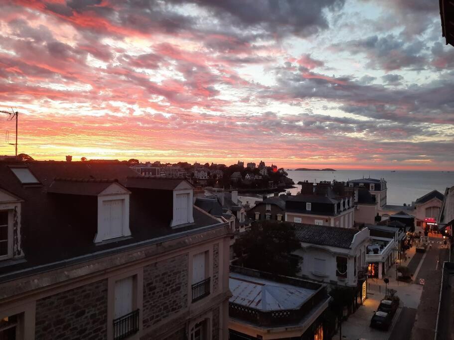 Le Jacaranda-A 2 Min De La Plage, Hyper Centre De Dinard, Vue Mer De La Fenetre Luaran gambar